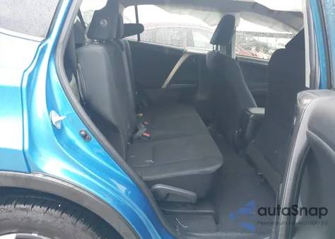 2017 Toyota Rav4 Le z USA, uszkodzony, nr VIN JTMZFREV2HJ701661